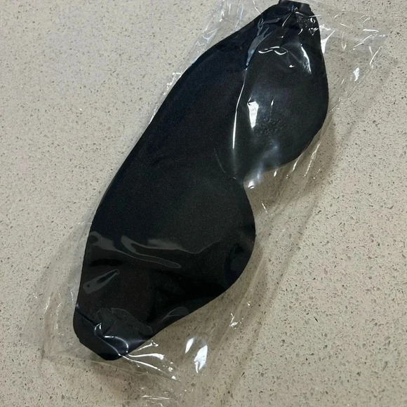 3D Eye Mask with Adjustable Straps - Picture 1 of 4